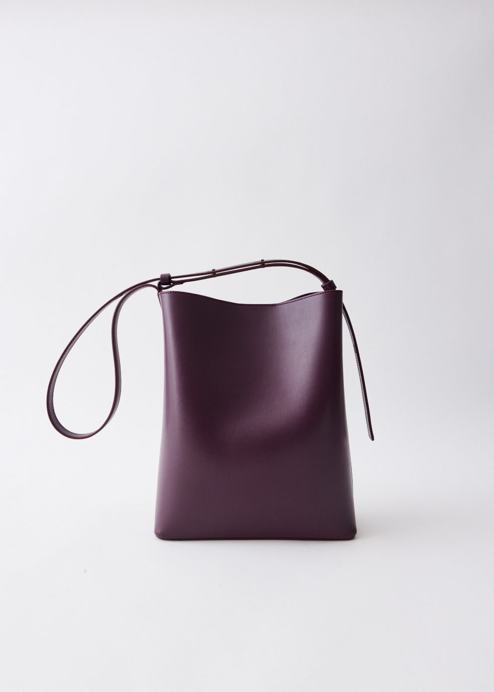 Aesther Ekme Sac Smooth Leather Shoulder Bag In Fig