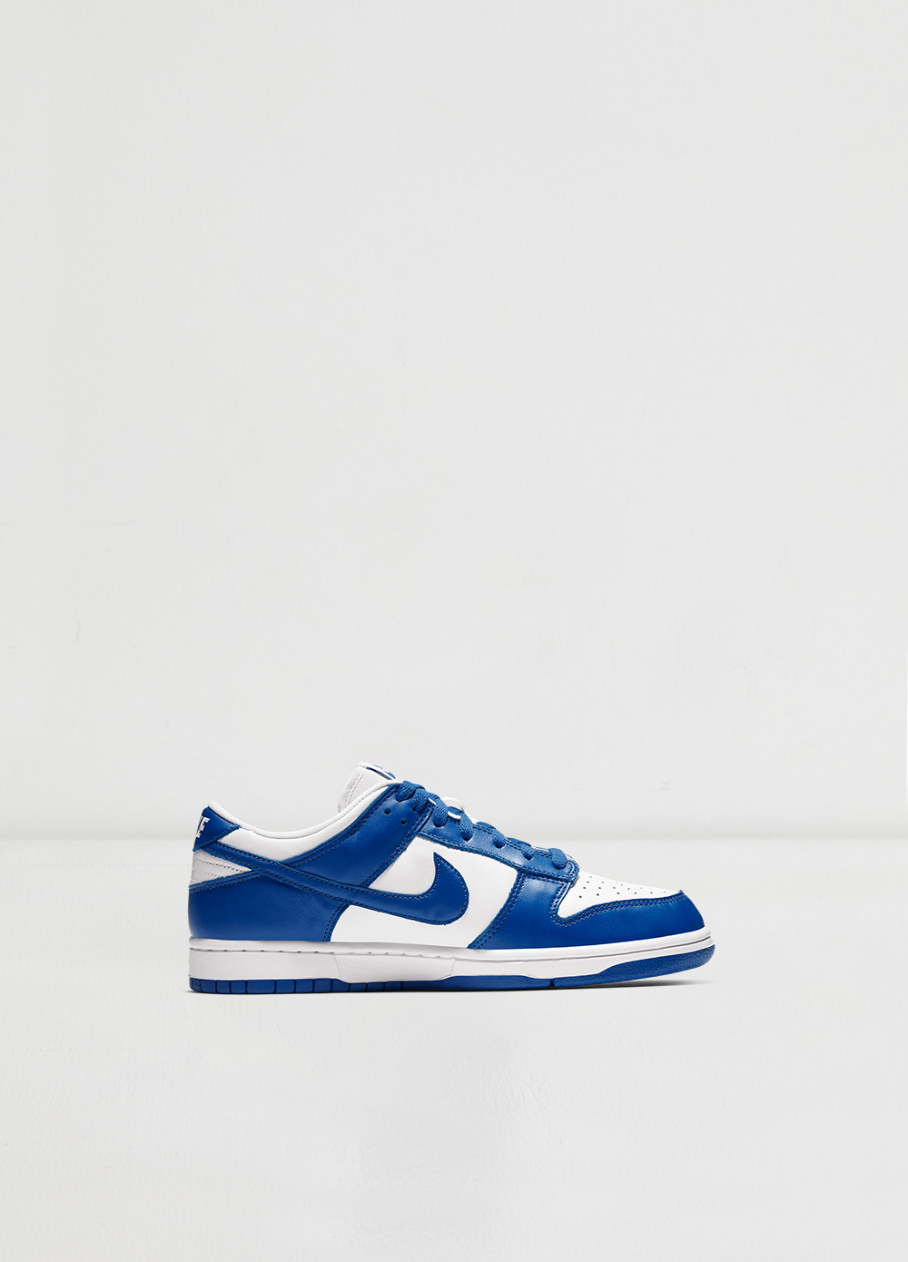 Royal blue and outlet white nike dunks kentucky