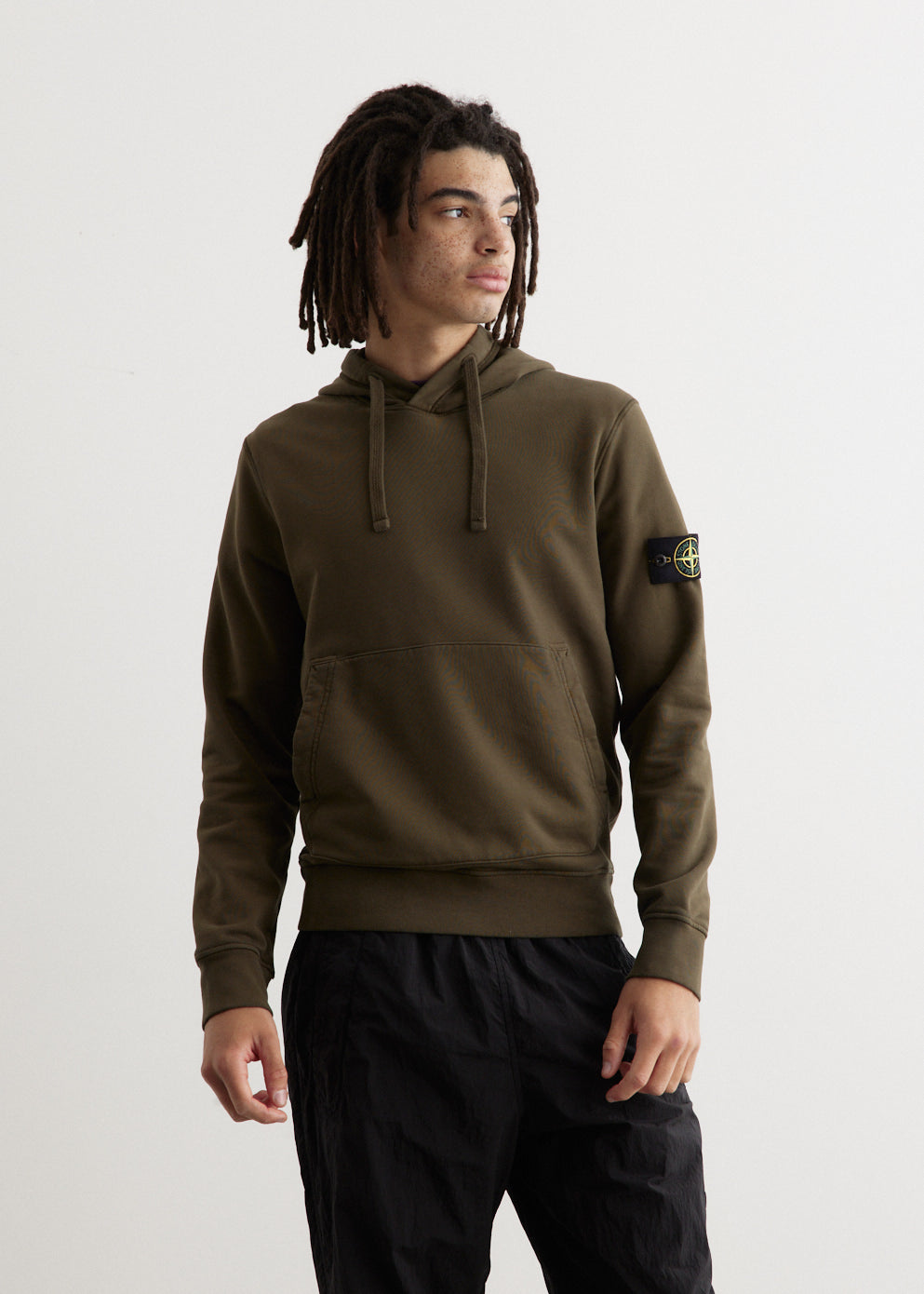 Stone island 2025 badge hooded sweatshirt