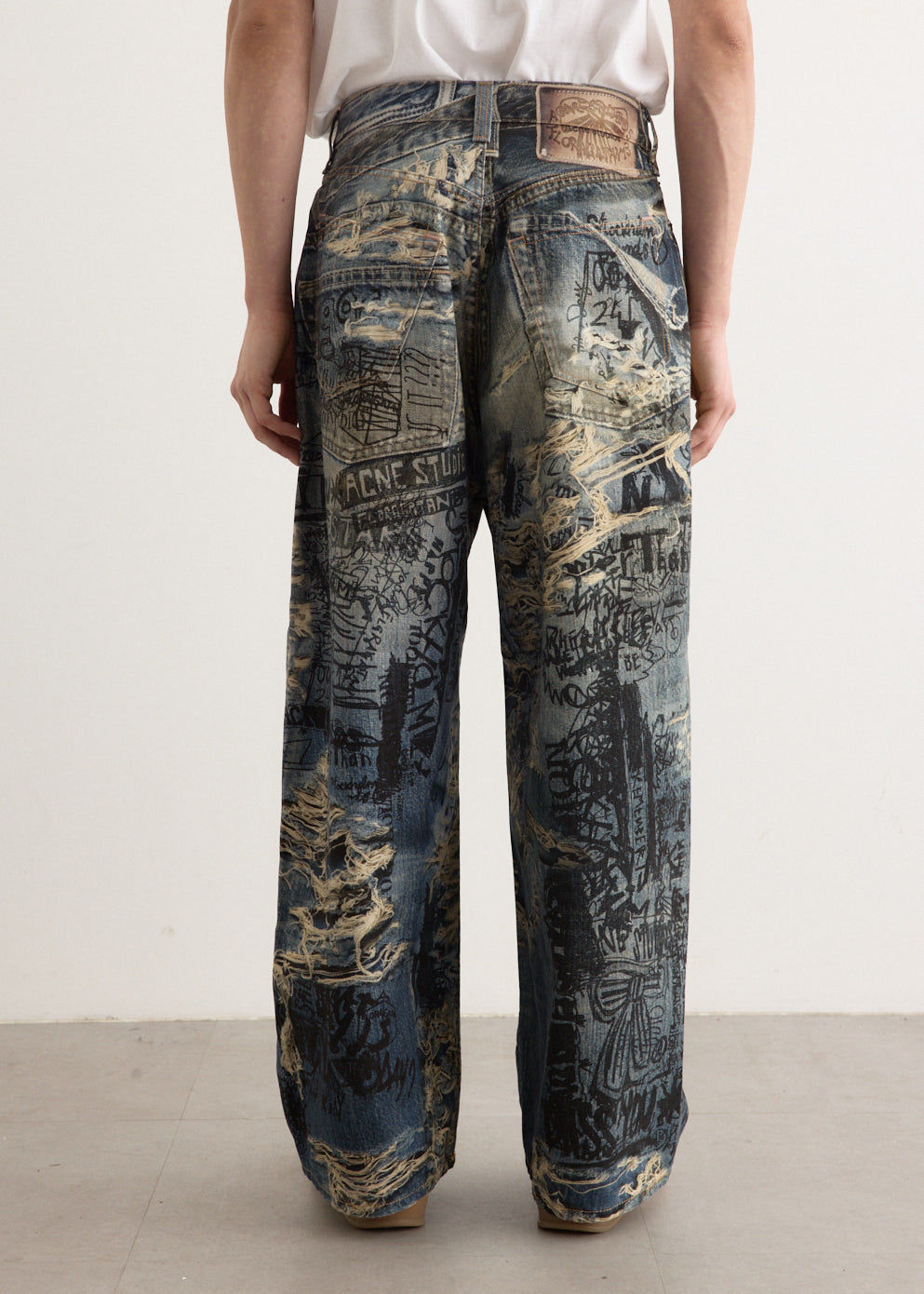 2023M FN TLO Torn Scribble Jeans