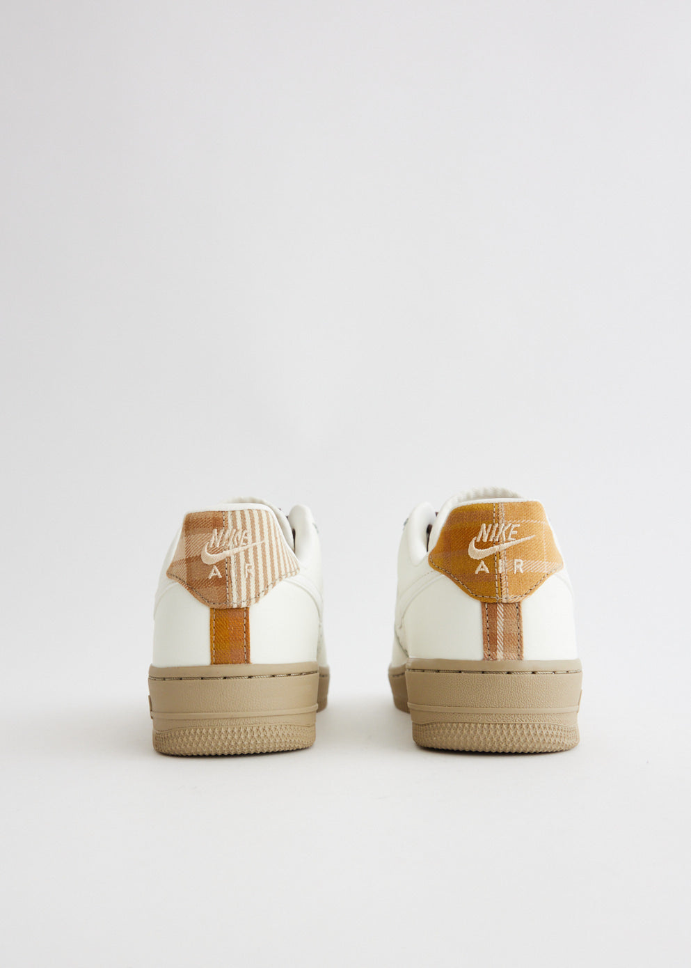 Air force 1 07 lx hot sale white beige