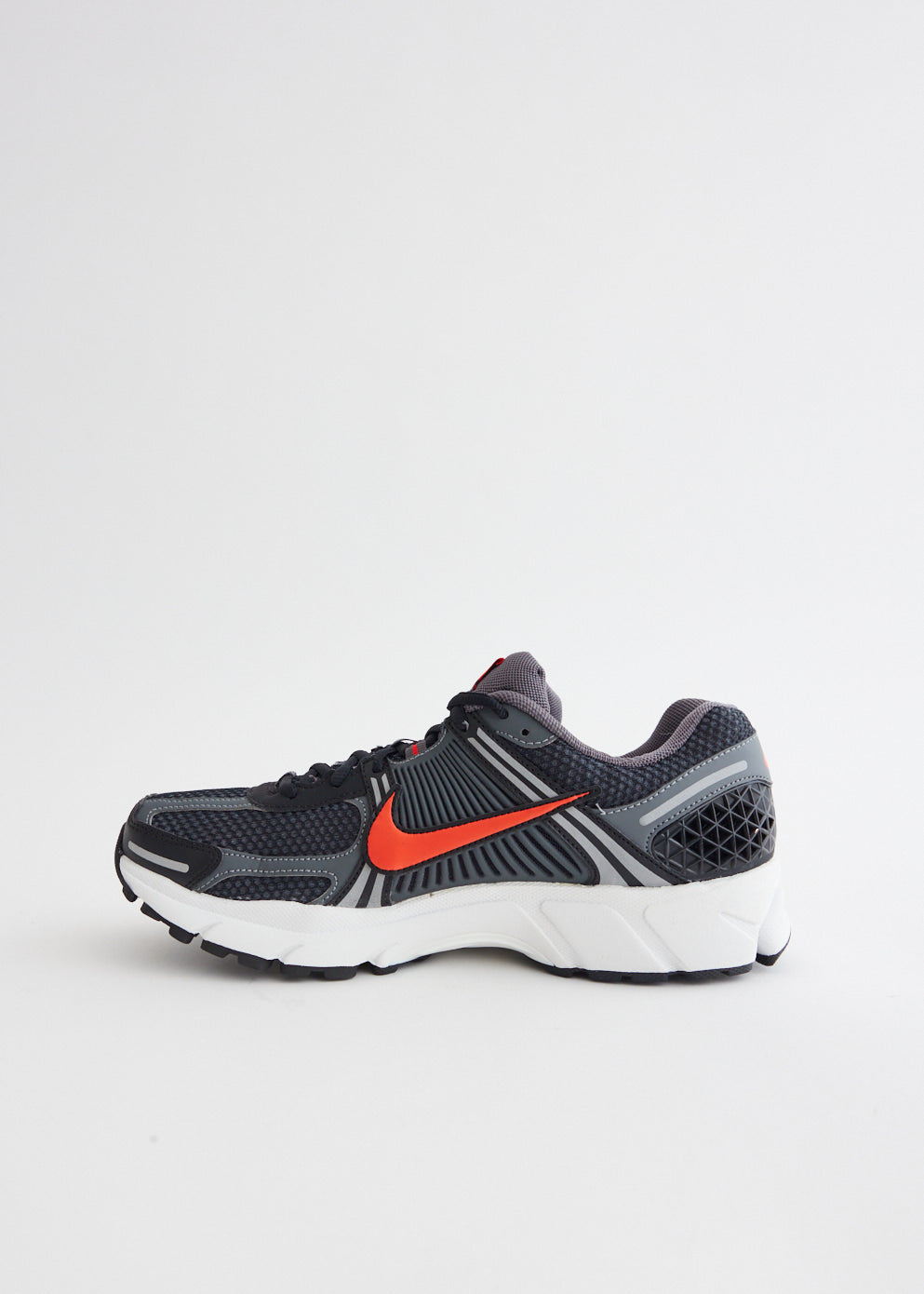 Nike zoom vomero 5 black outlet red