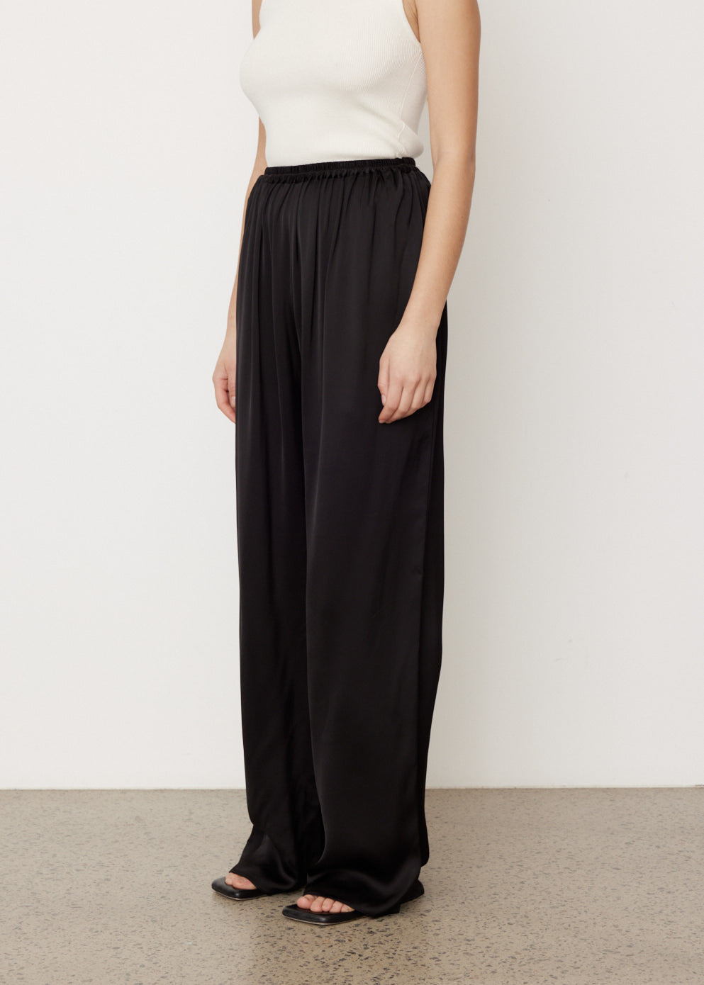 4個まで郵便OK meer. MAT SATIN RELAX PANTS(BLK) - 通販