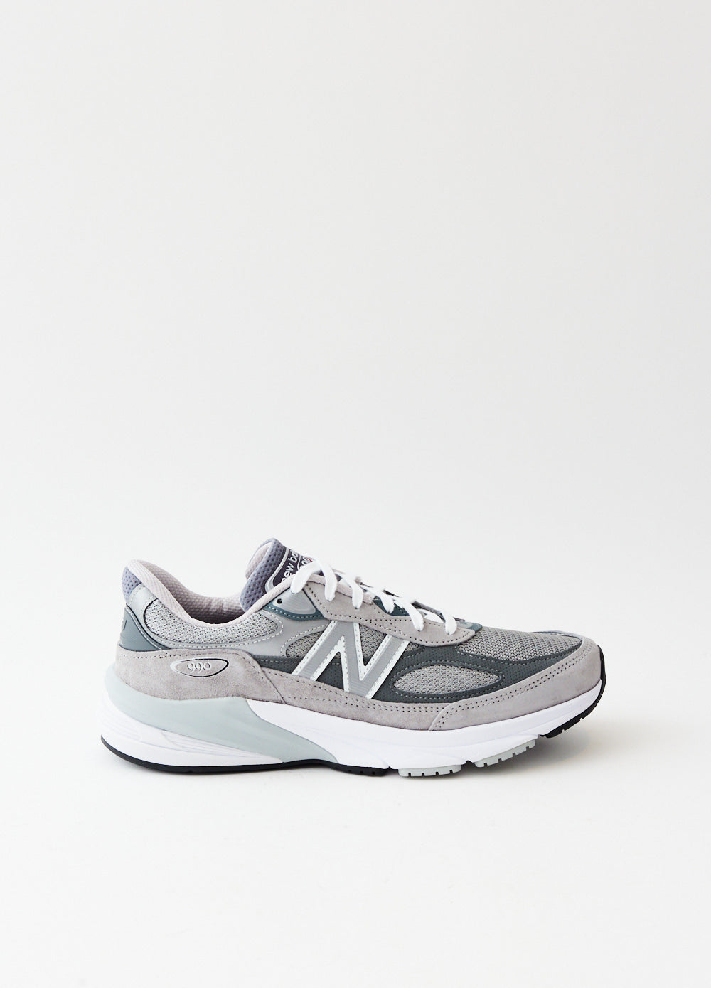 990v6 Sneakers