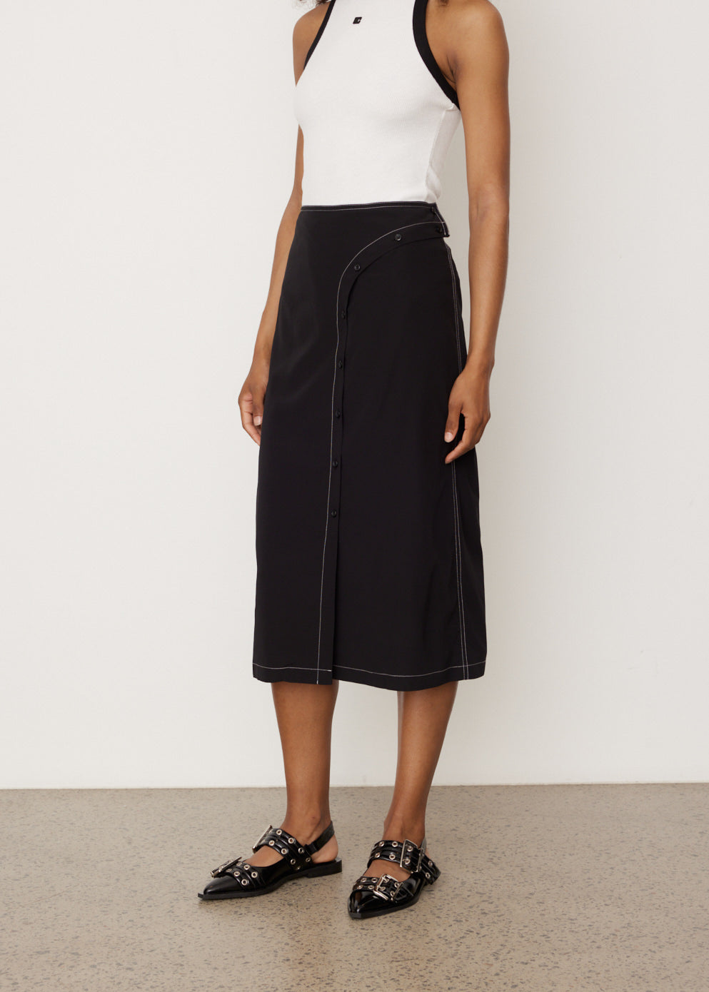 Curve Line Button Skirt