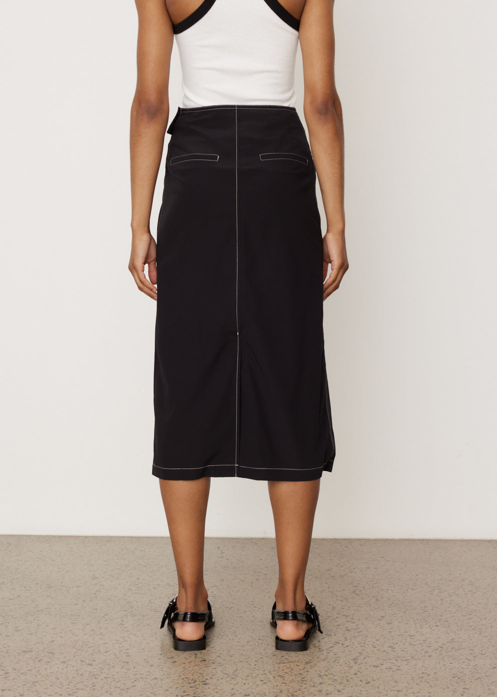 Curve Line Button Skirt