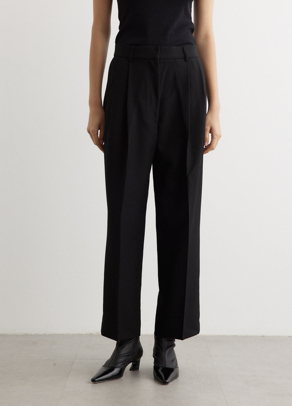 TOVE Emma Pleated Leather Cropped Trousers in Black | Lyst