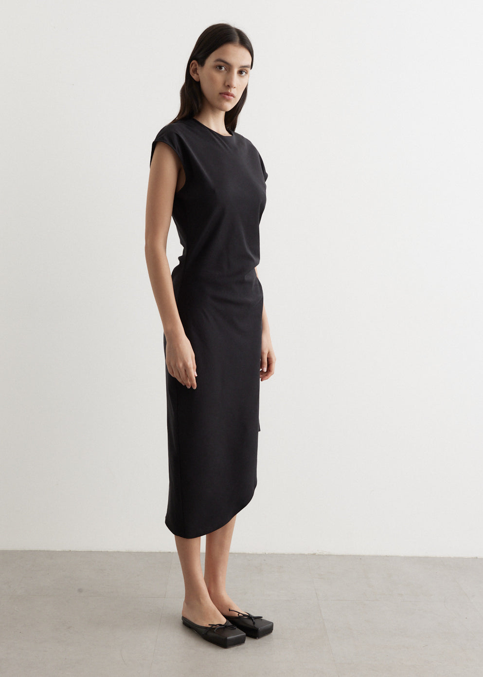 Black cap shop sleeve midi dress