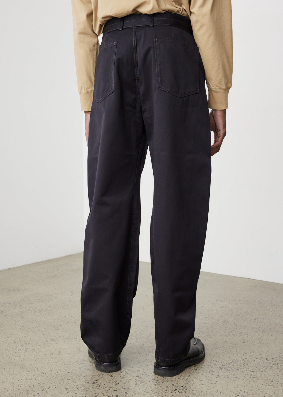 LOEWELEMAIRE TWISTED BELTED PANTS / BLACK