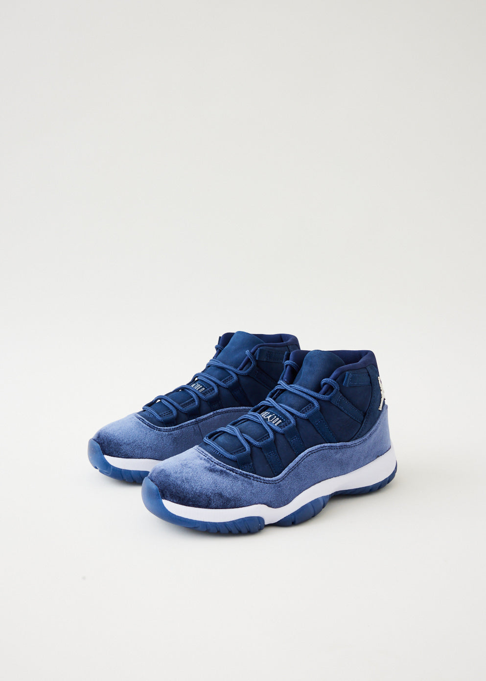 Jordan 11 low blue 2024 suede